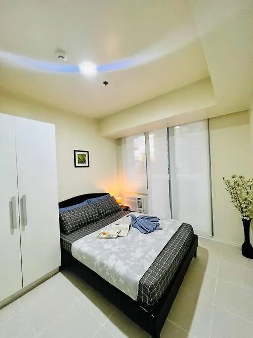 Apartment Azure 2 Bedroom Pool View Balcony Manila Philippines