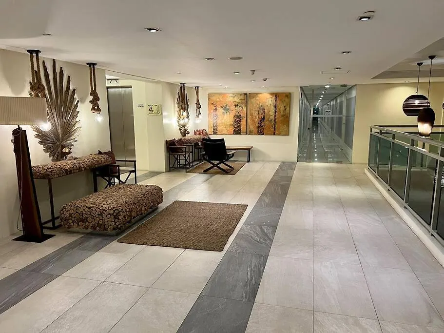 Azure 2 Bedroom Pool View Balcony Manila 0*,